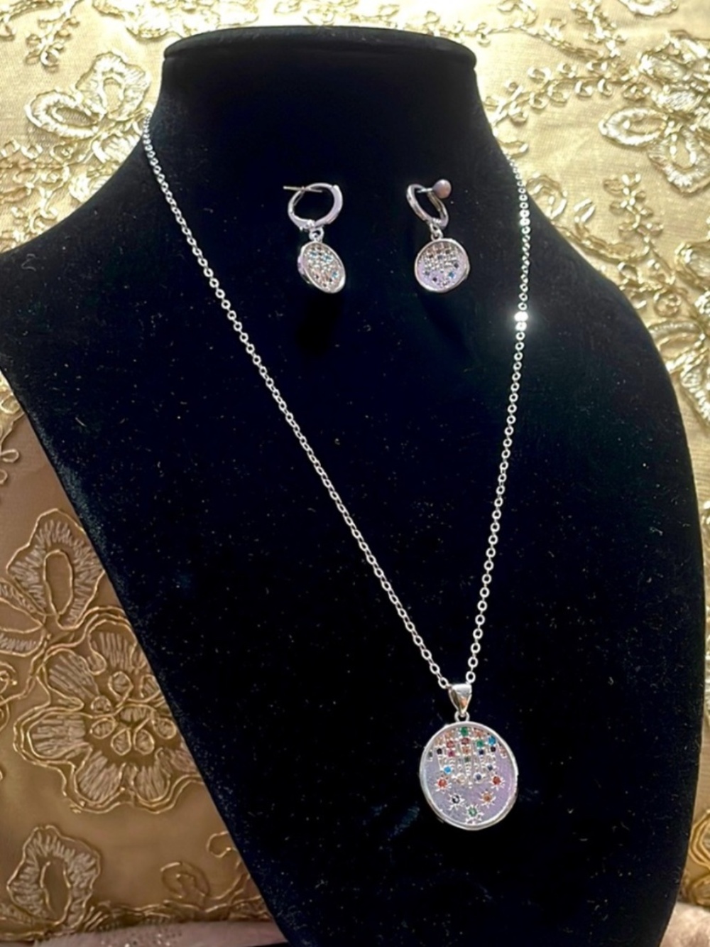 Multi color stone set